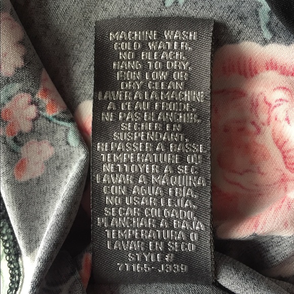 Suzy Shier Black Floral Top - Size S - Picture 7 of 8